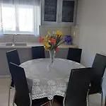 Plaza House Appartement Kanakia