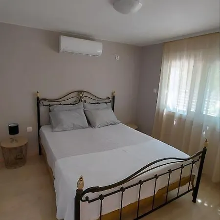 Plaza House