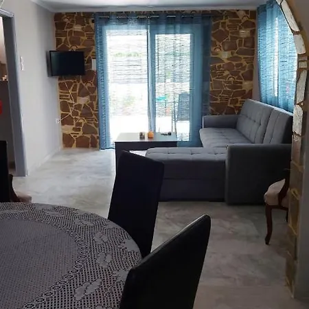 Plaza House Kanakia