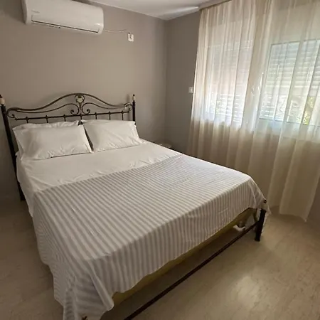 Plaza House * Kanakia