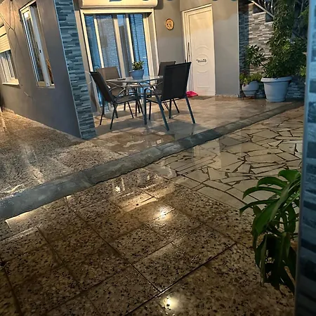 Plaza House *