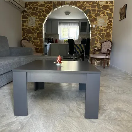 Plaza House Apartment *