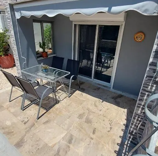 Plaza House * Kanakia