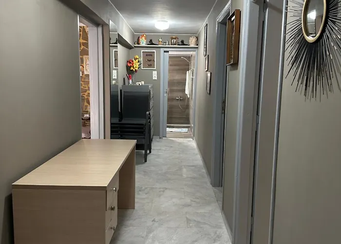 Plaza House * Kanakia